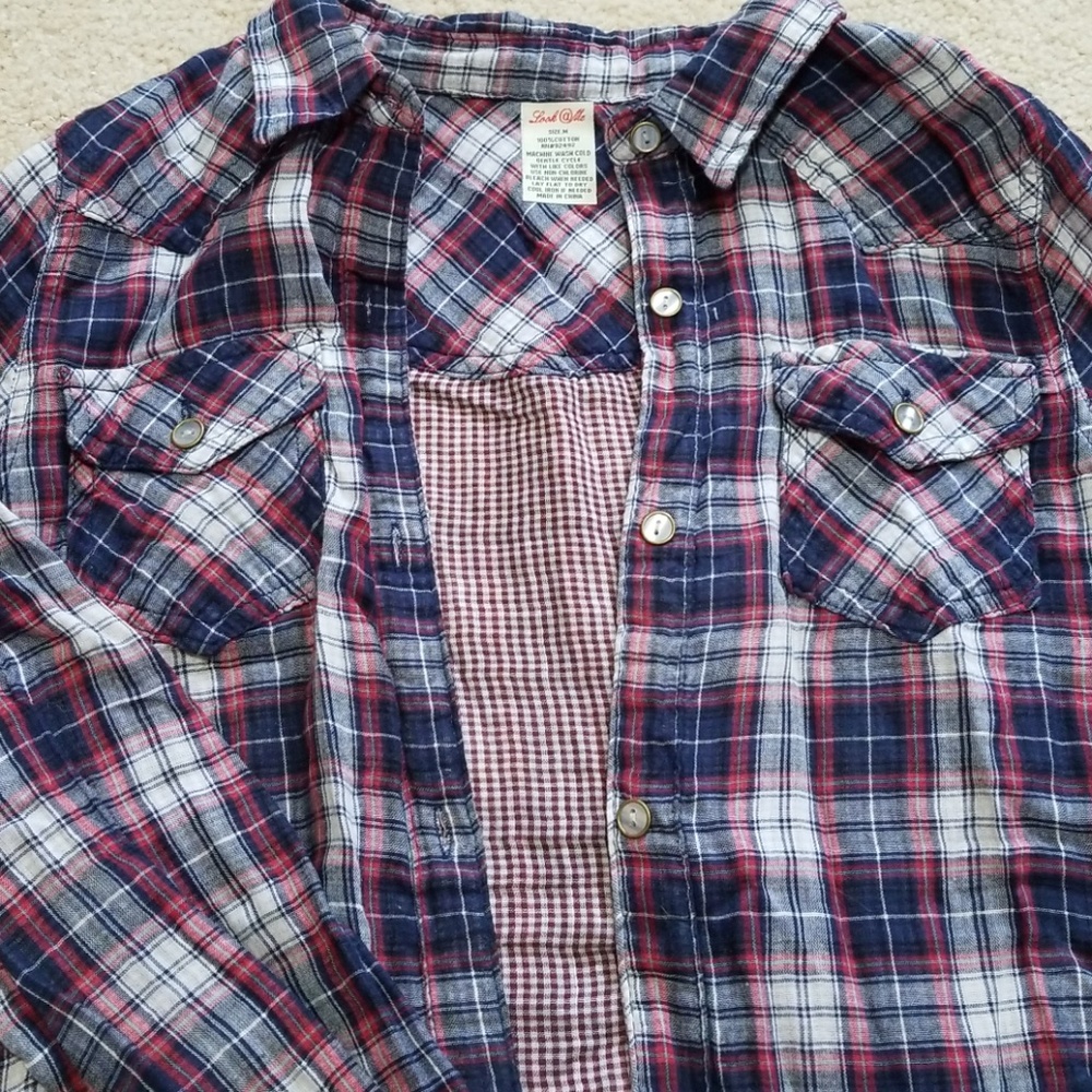 Button up top - Picture 2 of 4